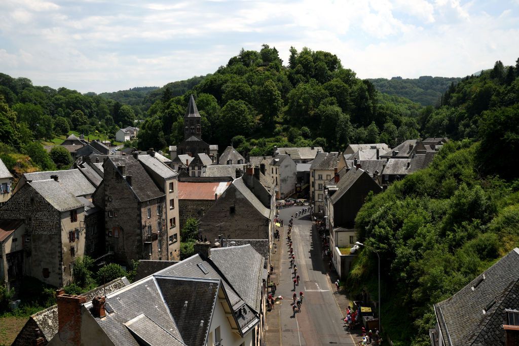 ISSOIRE FRANCE JULY 11 A general view of the peloton passing through a village during the stage ten of the 110th Tour de France 2023 a 1672km stage from Vulcania to Issoire UCIWT on July 11 2023 in Issoire France Photo by David RamosGetty Images