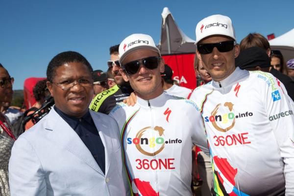 Minister of Sport Fikile Mbalula with Cape Epic Winners Burry Stander and Christoph Sauser of 36One-Songo-Specialized