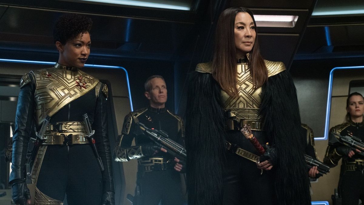 Terran Michael (Sonequa Martin-Green) and Georgiou (Michelle Yeoh) in &#039;Star Trek: Discovery&#039;.