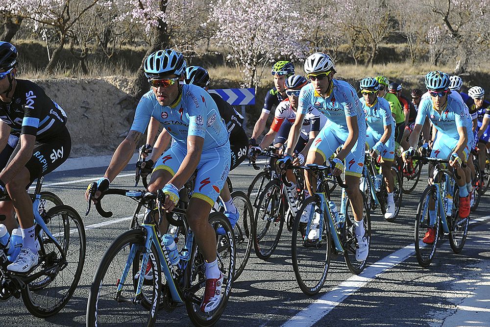 The peloton during Volta a la Comunitat Valenciana stage 4