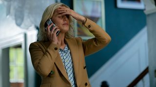 Elisa stressed on the phone