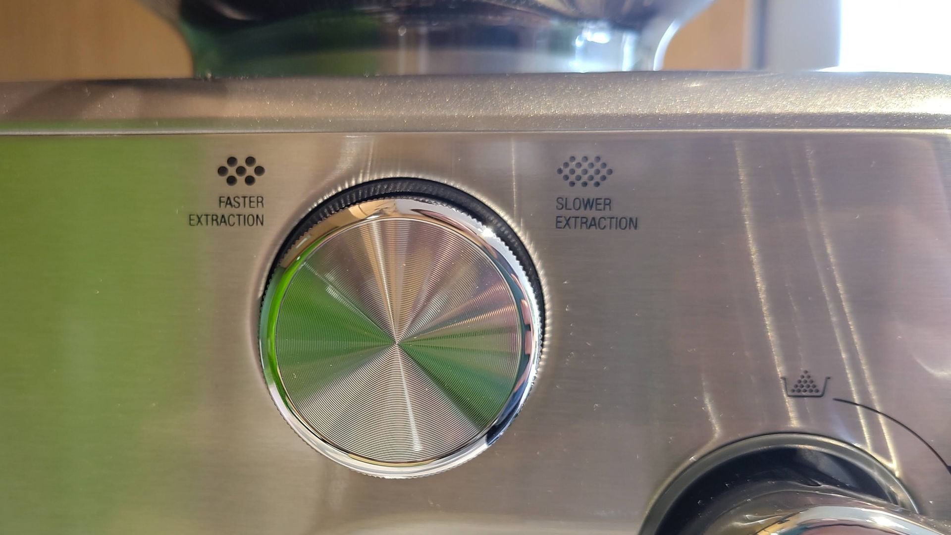 Grind size dial on Sage Barista Touch Impress with Cold Brew