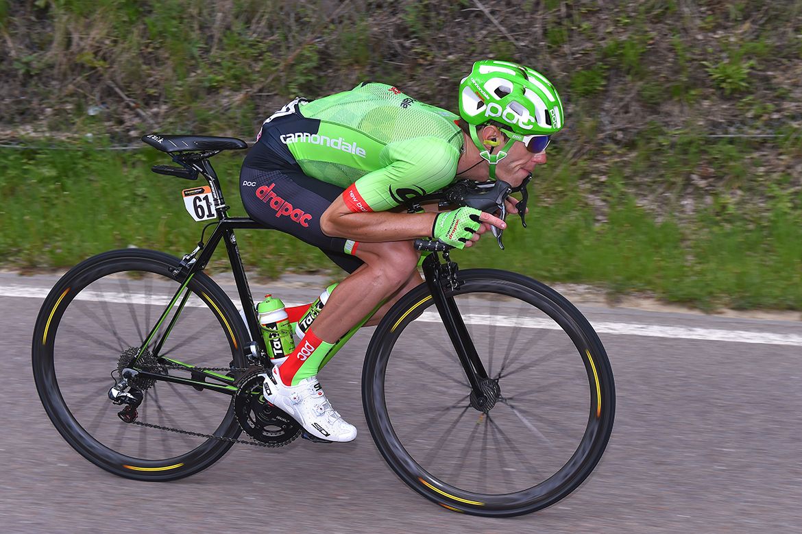 Pierre Rolland taking risks on a descent