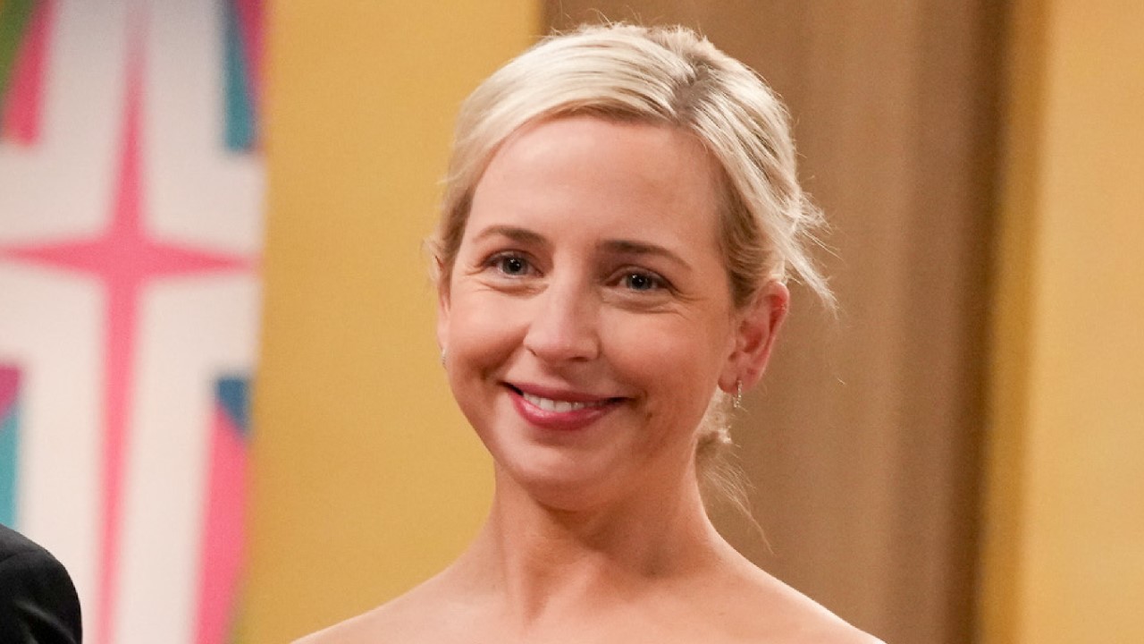 Becky smiles at the wedding in season 4