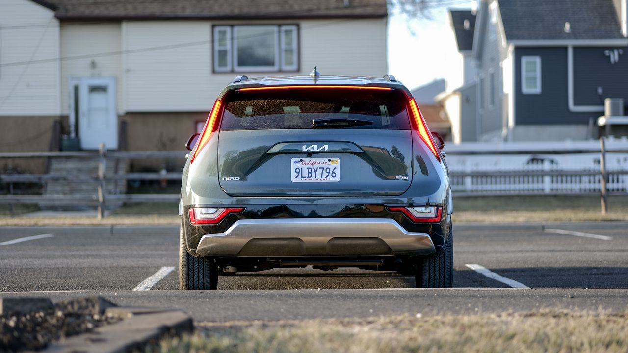 2024 Kia Niro PHEV SX Touring test drive review.