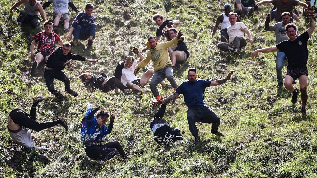 Thousands slip in Gloucestershire cheese-rolling race