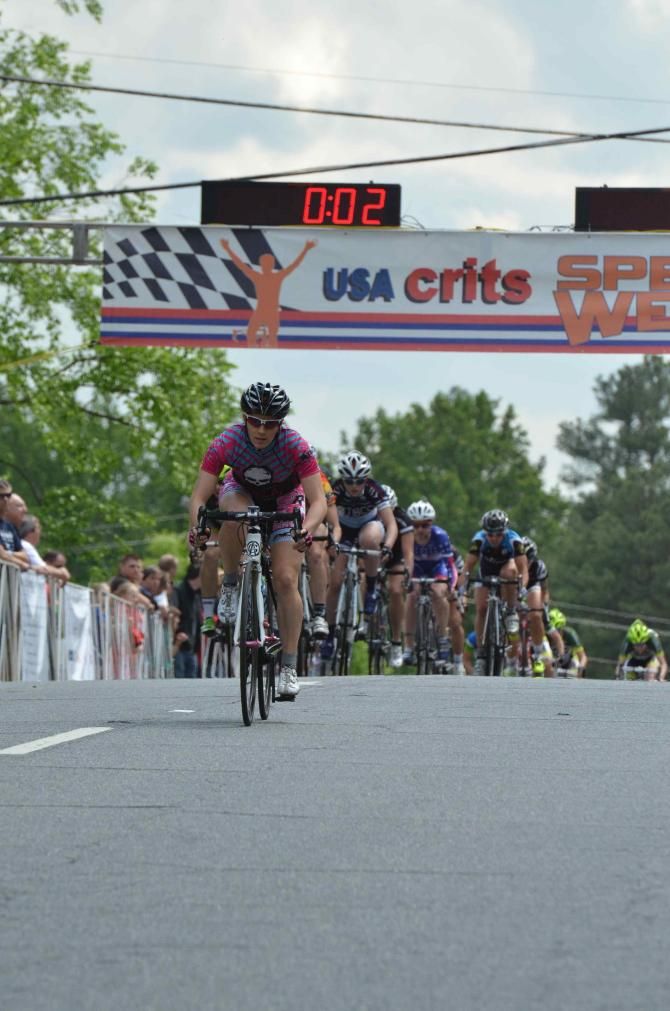 The Women coming through on the first lap. A Rose Bandit rider won the prime