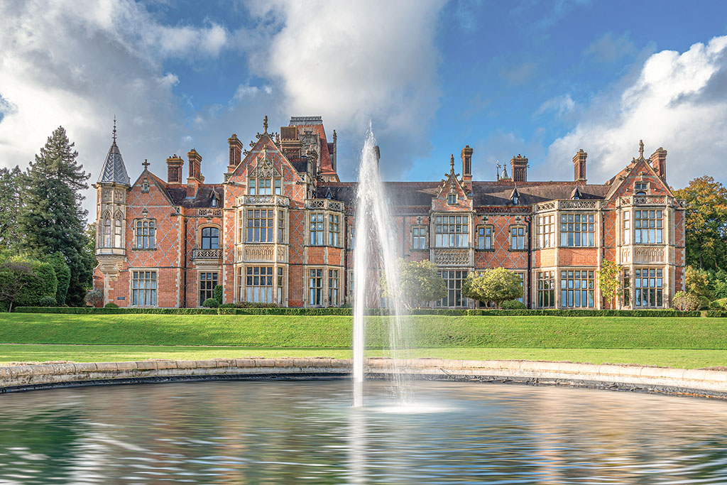 Property for sale: Wyfold Court, Kingwood, Henley-on-Thames, Oxfordshire.