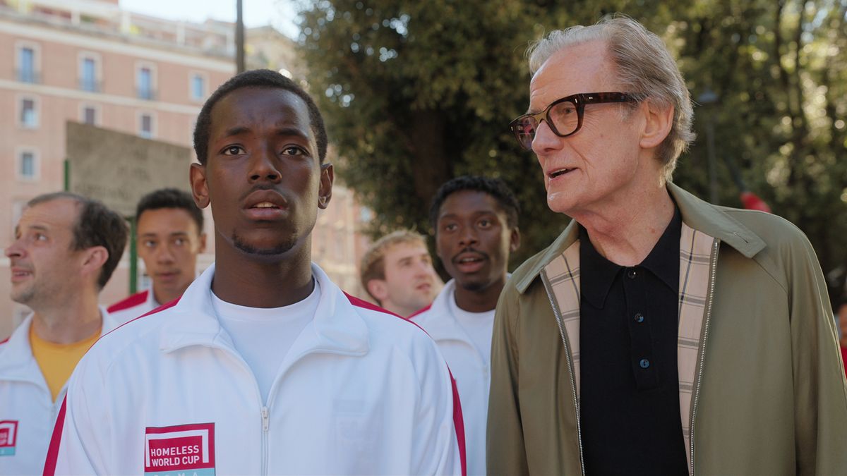 Vinny and Mal have a brief conversation in Rome in Netflix&#039;s The Beautiful Game movie