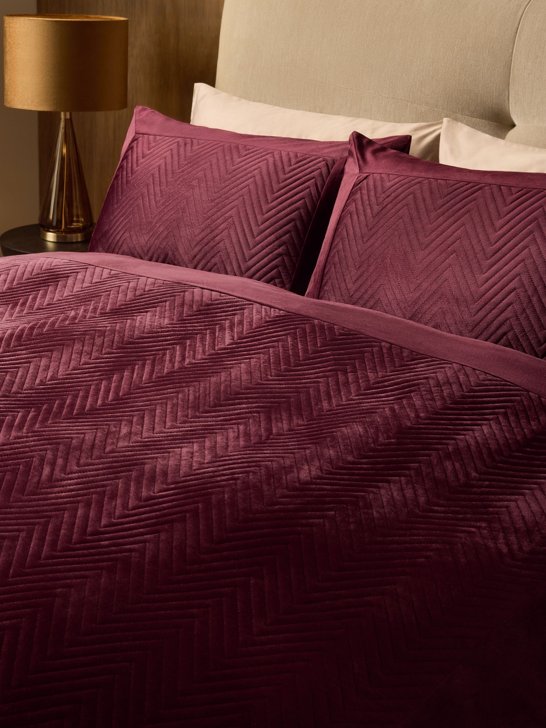 Burgundy Red Madison Quilted Velvet Bed Set - Size Single