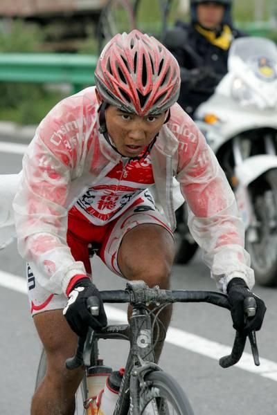 Wu Shengjun (Qinghai) attacks the bunch to try and reach the break.