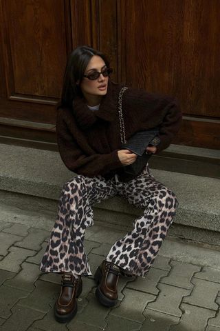 14 Outfit Ideas Showing How to Style Leopard Pants