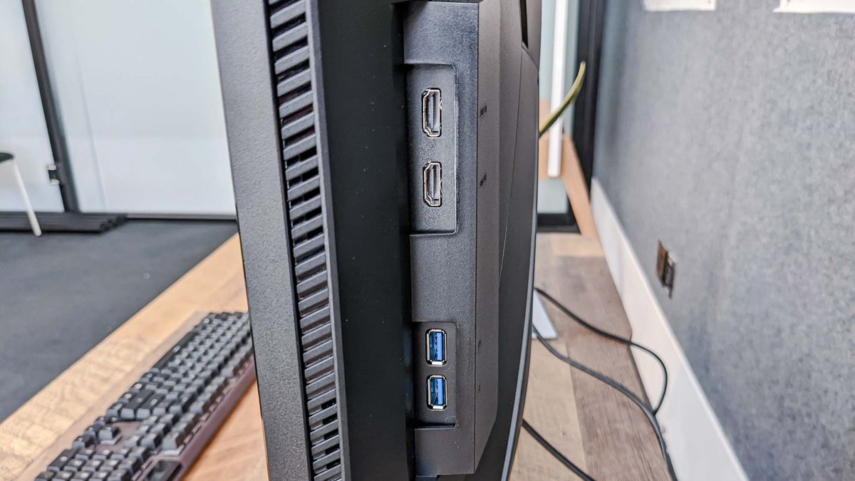 Acer Predator CG437K ports