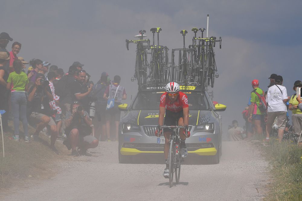 Thomas De Gendt (Lotto Soudal) rides through the dust on Montee du plateau des Glieres during stage 10