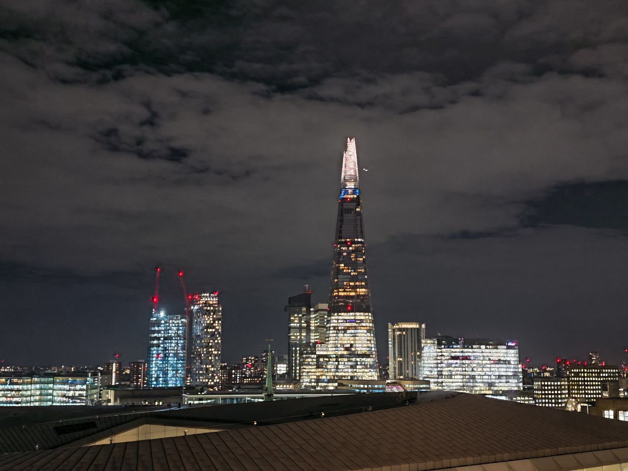 Honor Magic 8 Pro camera sample Shard night 2x zoom