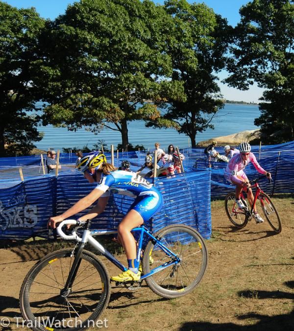 Amy Dombroski (Luna Pro Team) leads Meridth Miller (Cal Giant Berry) through some S-Turns
