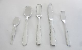 Cutlery with rigid edges side by side