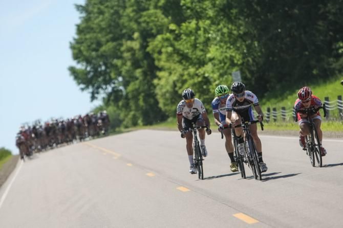 The first break of the day for the mens race tries to get a gap.