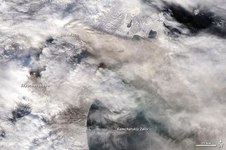 shiveluch-volcano-eruption-101028-02