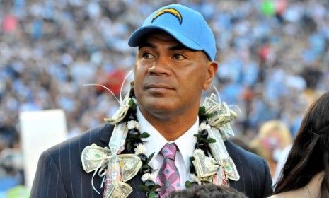 Former NFL linebacker Junior Seau dies in apparent suicide