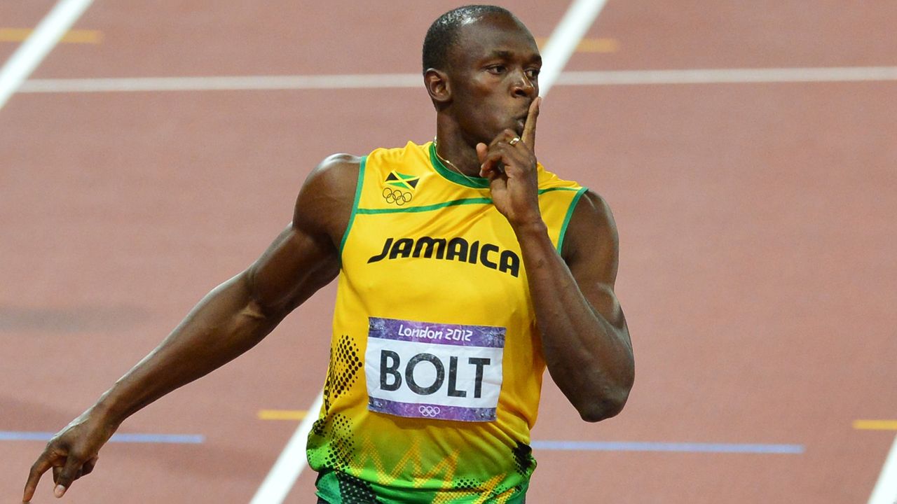 Jamaica&#039;s Usain Bolt wins the men&#039;s 200m final at the athletics event during the London 2012 Olympic Games on August 9, 2012 in London. AFP PHOTO / GABRIEL BOUYS (Photo credit should read GABRIEL BOUYS/AFP/GettyImages)