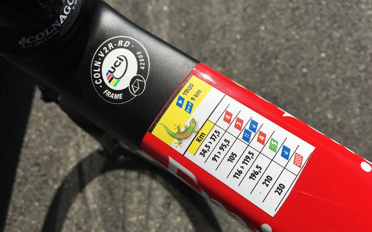 A small stage notes sticker sits at the head of the top tube