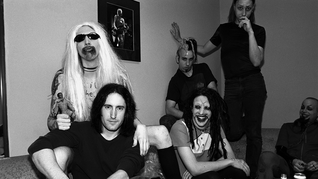 Daisy Berkowitz (standing) with Marilyn Manson, Trent Reznor, Twiggy Ramirez, Ginger Fish and Madonna Wayne Gacy in 1995