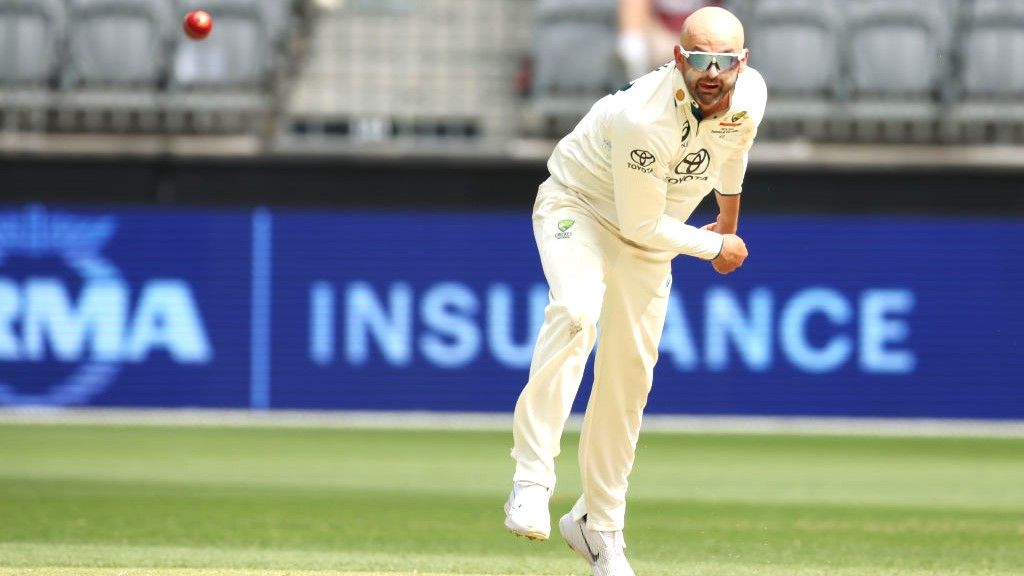 Nathan Lyon bowling ahead of the Australia vs Pakistan live stream