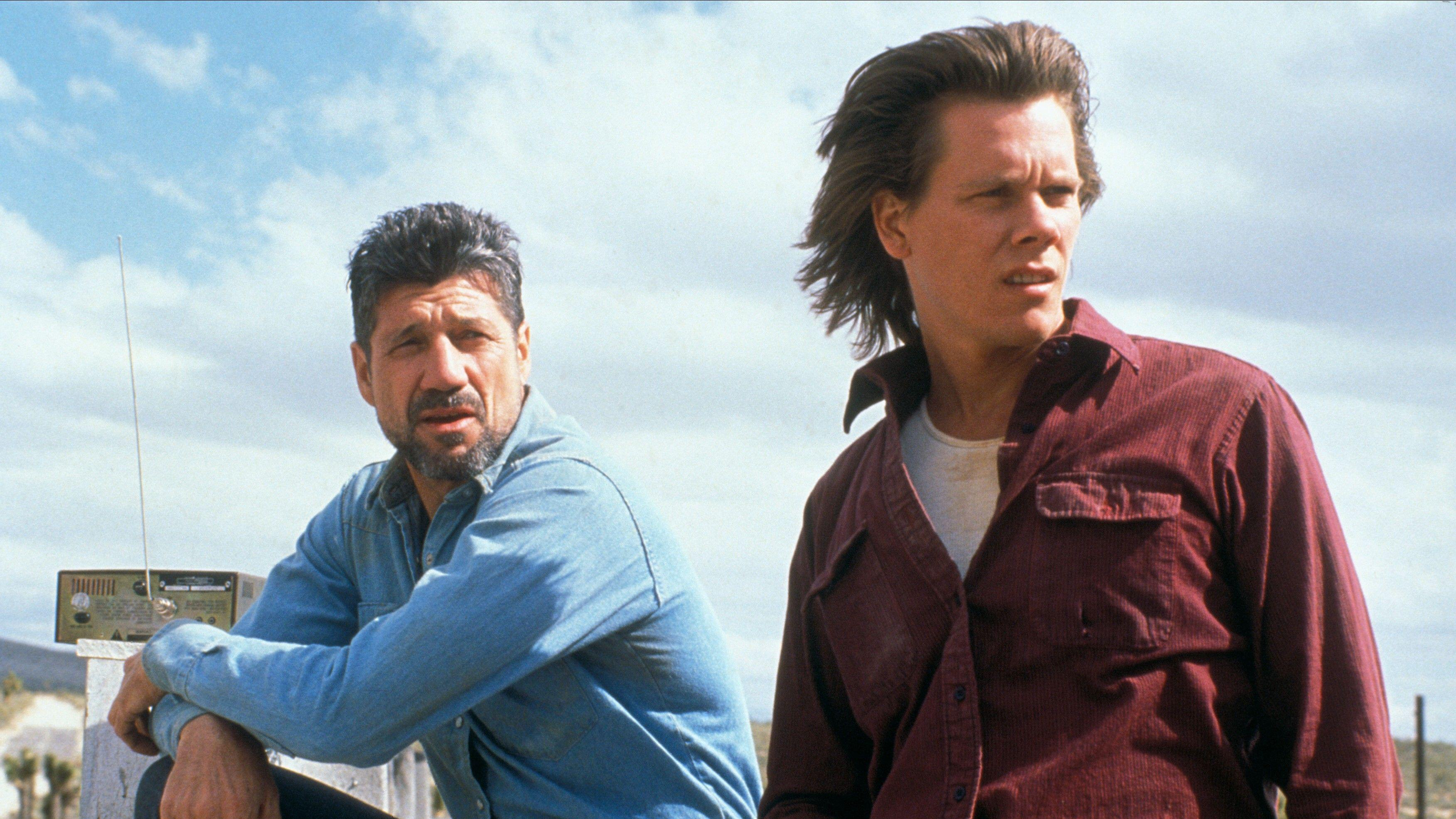 L-R: Earl Bassett (Fred Ward) and Valentine McKee (Kevin Bacon) in a scene from "Tremors"
