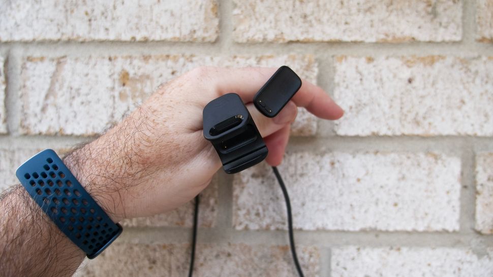 Does the Fitbit Charge 4 charging cable work with the Charge 5