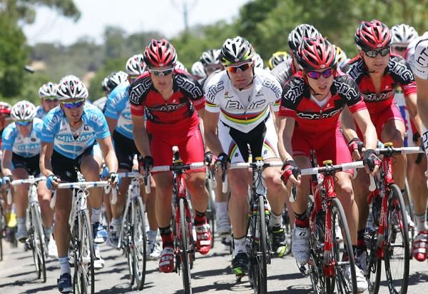 Cadel and the pack climb into the Barossa.