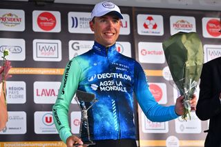 Boucles de la Mayenne: Benoit Cosnefroy wins prologue
