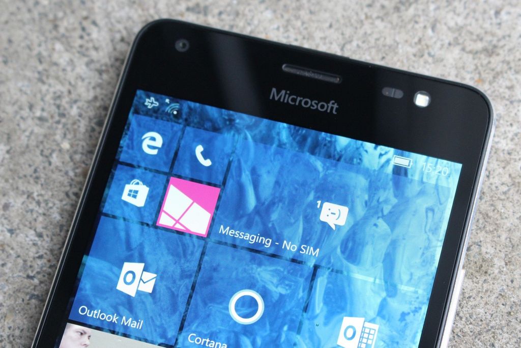 Hands-on with the unreleased Microsoft Lumia 650 XL | Windows Central