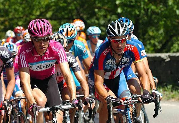 Axel Merckx (T-Mobile) rides next to US road champion George Hincapie (Discovery).