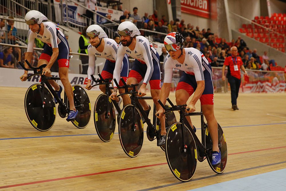 Great Britain start their team pursuit at European Track Championships
