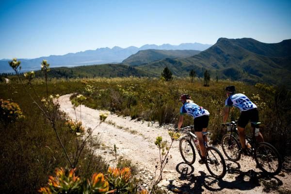 Riders roll through stage 3