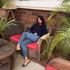 Influencer @tamaramory wears cropped jeans with ballet flats and a navy jumper.