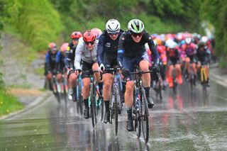 The women's peloton in the rain at Flèche Wallonne