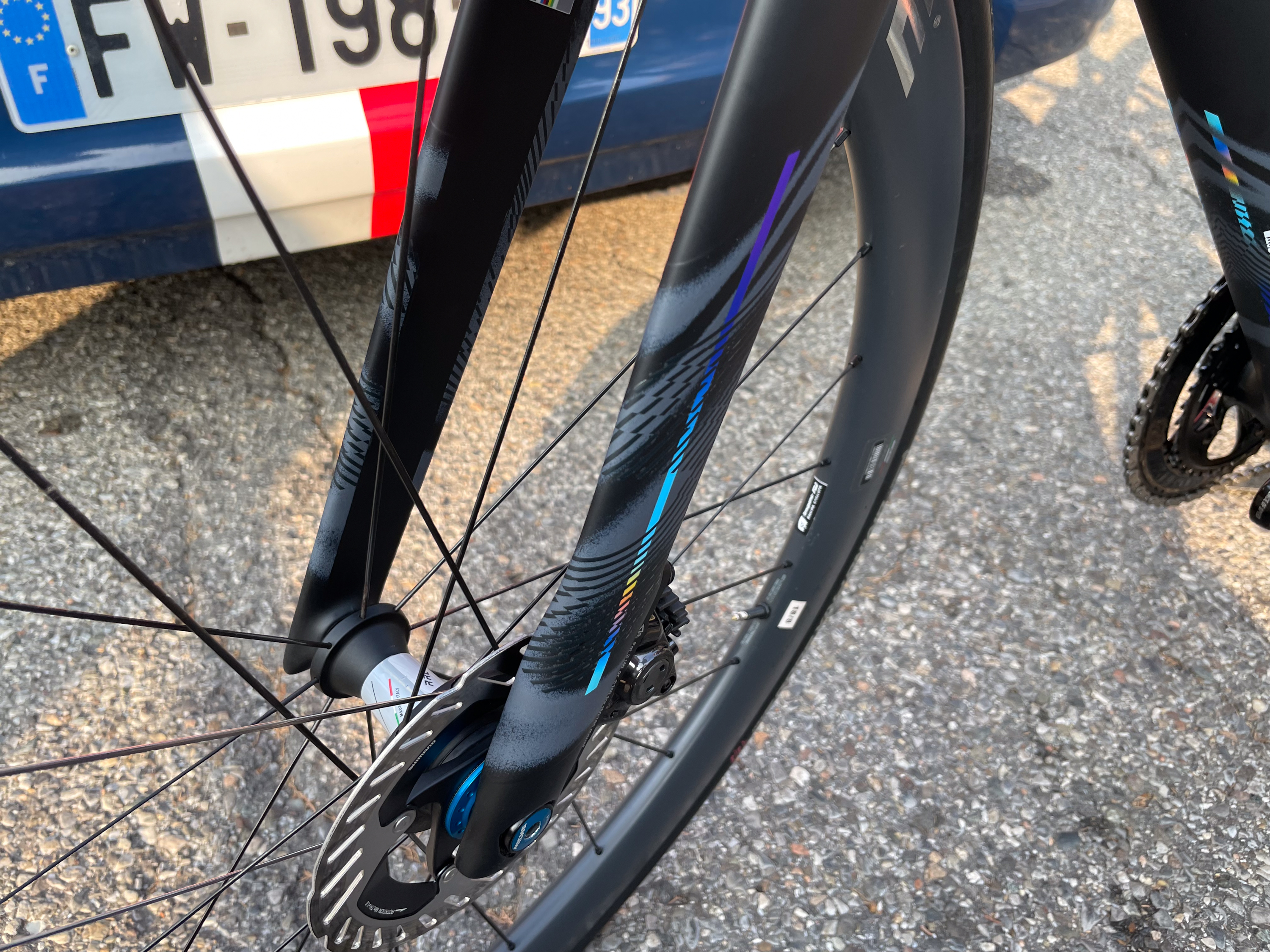 Foto de primer plano de una nueva bicicleta aero Wilier