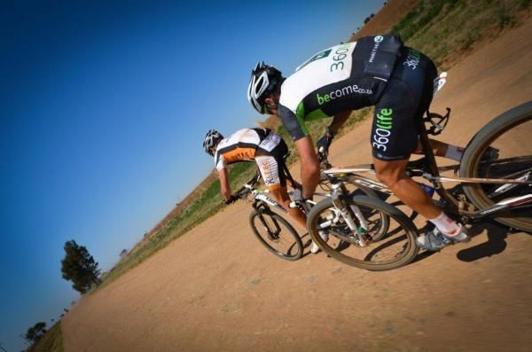 Kevin Evans and Jacques Rossouw on their way to the finish