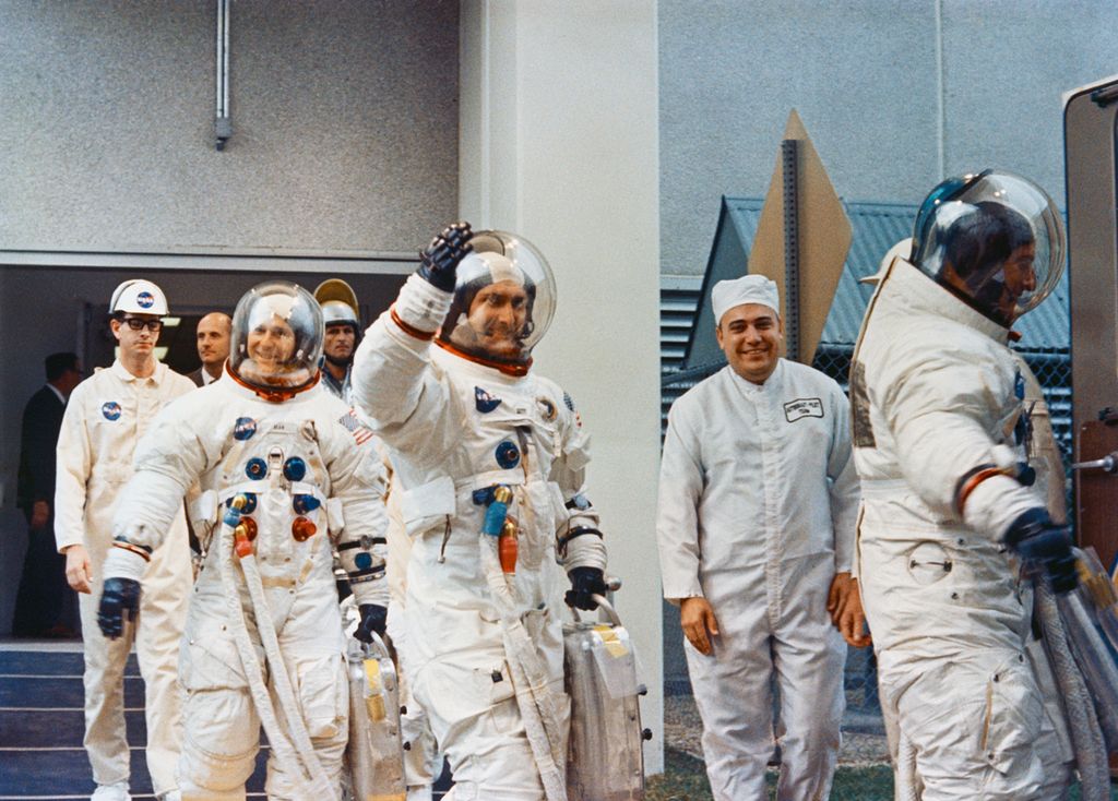 Apollo 12 in Pictures: Photos from NASA's Pinpoint Moon Landing Mission ...