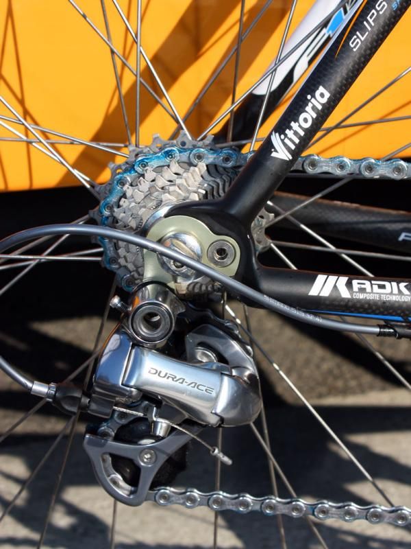 Unique dropouts provide more tire clearance on Tyler Farrar's (Garmin-Transitions) Felt F1 and lower the bottom bracket for more stability.