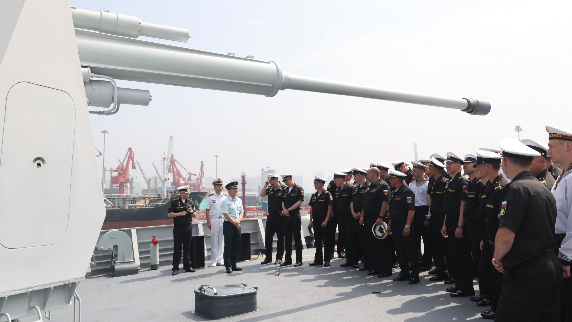 Russian navy personnel visit the Chinese guided-missile destroyer Kaifeng during a joint naval exercise in Qingdao, Shandong Province