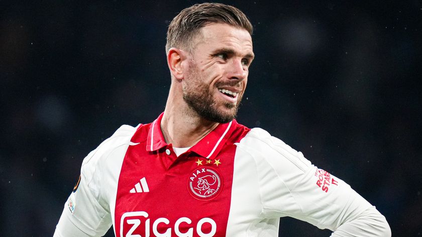 Jordan Henderson of AFC Ajax looks up during the UEFA Europa League 2024/25 match between AFC Ajax and Galatasaray