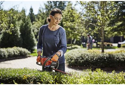  Husqvarna battery hedge trimer