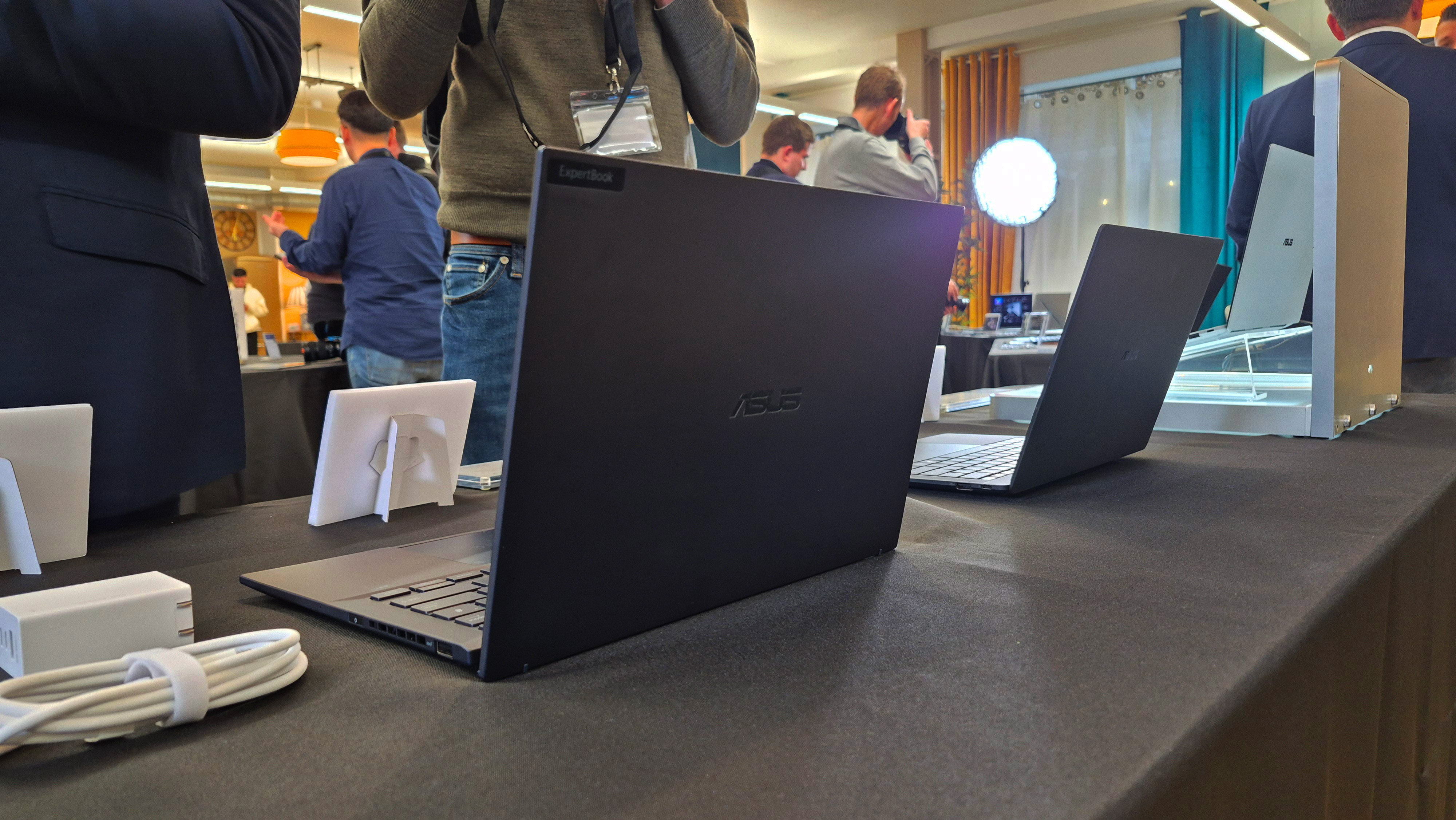 The Asus ExpertBook Ultra on display
