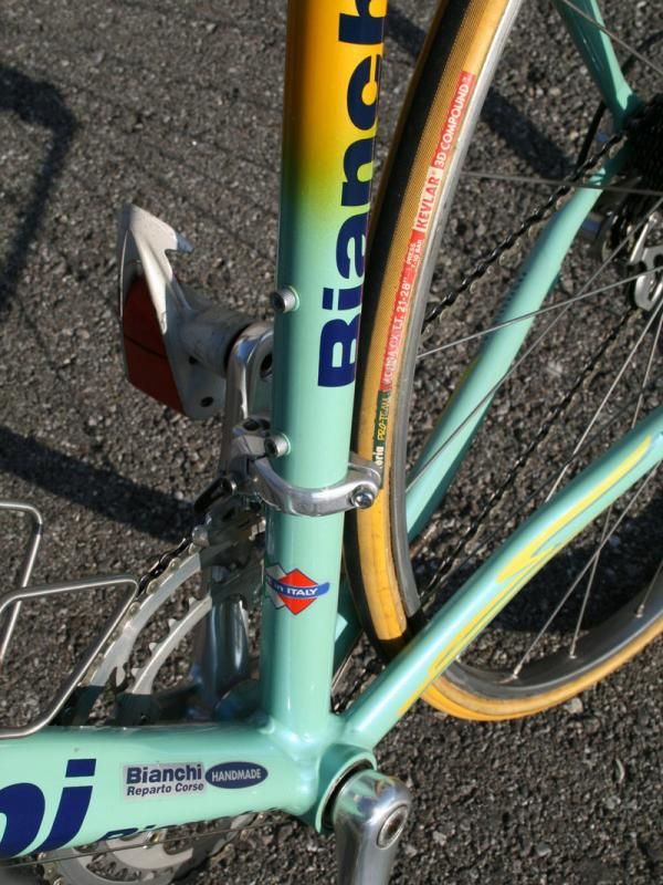 The round seat tube looks decidedly traditional as compared to modern aero shapes.
