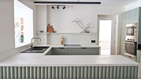 Microcement kitchen worktops finish