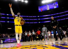 LeBron James sets new NBA scoring record, beating Kareem Abdul-Jabbar