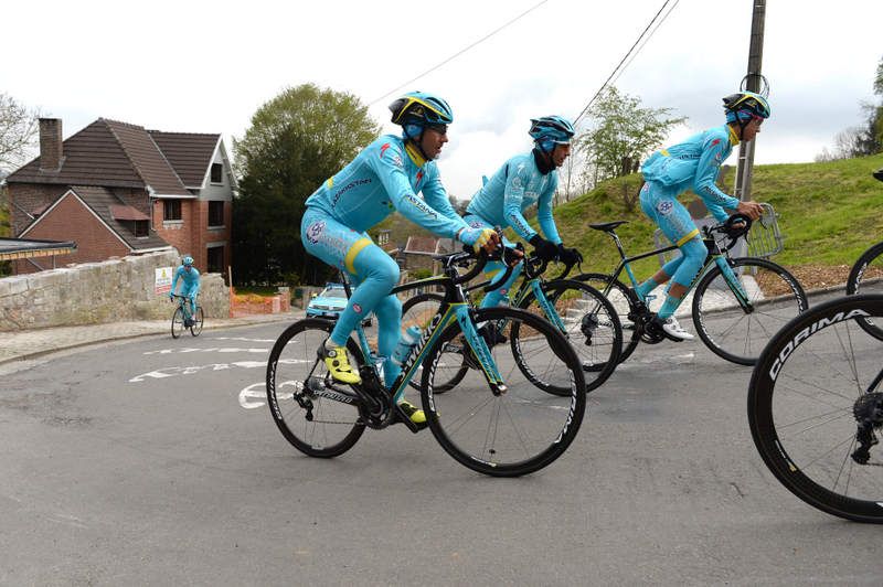 Alexey Lutsenko at the back as Astana climb the Mur